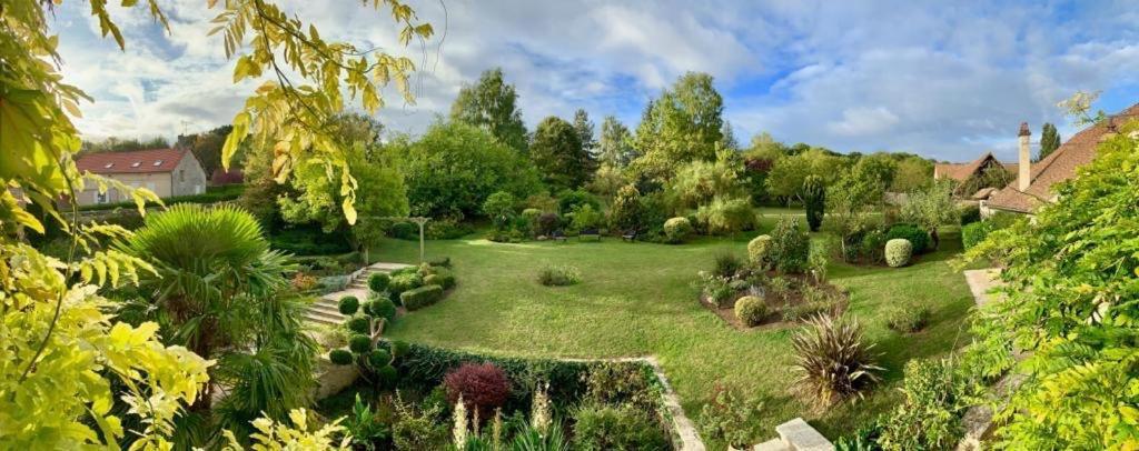 Beautiful country house located 50min from Paris Eiffel Tour - Demeure d'exception à 50min de Paris Tour Eiffel Hodent Exterior foto