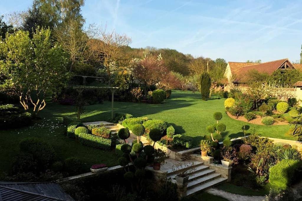 Beautiful country house located 50min from Paris Eiffel Tour - Demeure d'exception à 50min de Paris Tour Eiffel Hodent Exterior foto